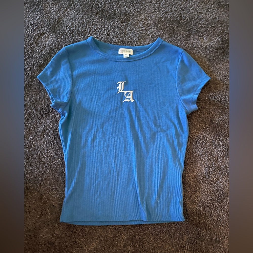 La blue tee shirt